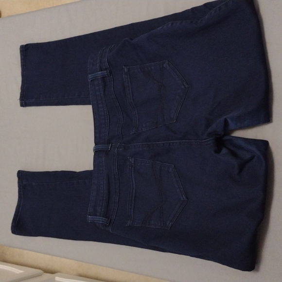 Roz & Ali Women's Jeans* Size 8 Tall* Dark Wash* Great Used Condition* - Picture 5 of 6